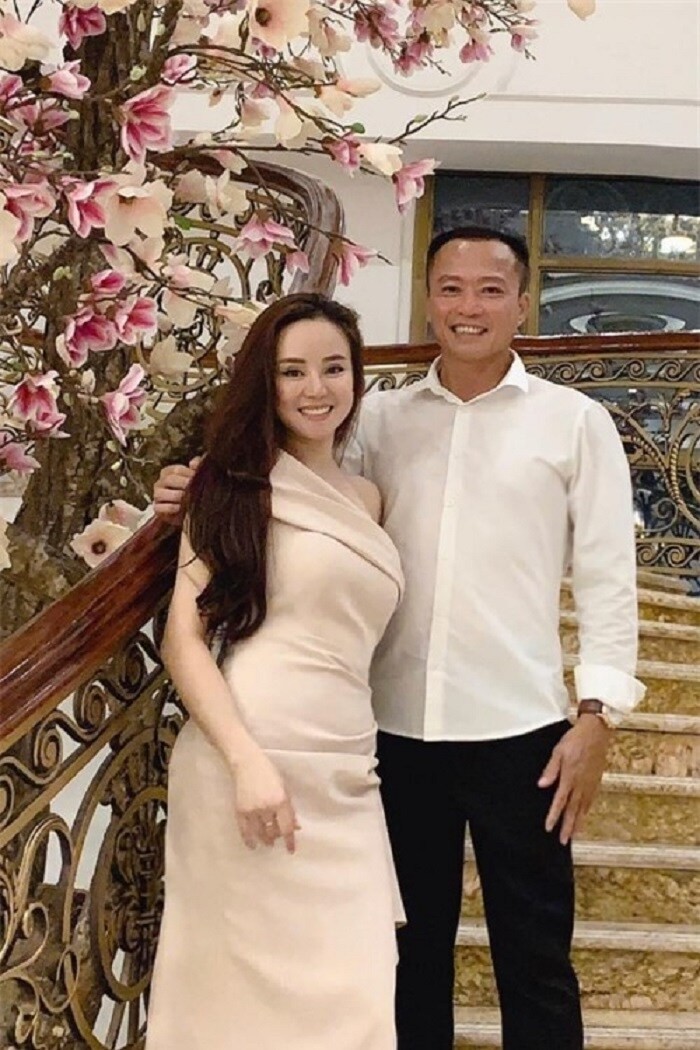 Vy Oanh được chồng đại gia hết mực cưng chiều sau khi kết hôn. Ảnh internet Vy Oanh được chồng đại gia hết mực cưng chiều sau khi kết hôn. Ảnh internet