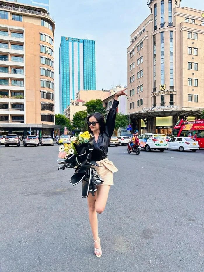 Cư dân mạng ủng hộ phong cách thời trang trẻ trung của Ngọc Châu. Ảnh internet