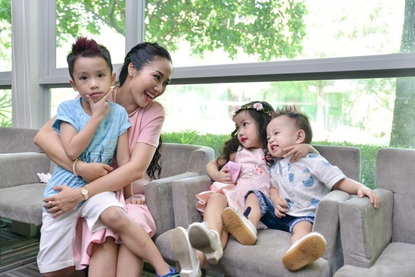 Ốc Thanh Vân muốn dành thời gian cho các con. Ảnh internet Ốc Thanh Vân muốn dành thời gian cho các con. Ảnh internet
