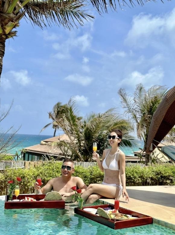 Jennifer Phạm bên ông xã đại gia. Ảnh internet