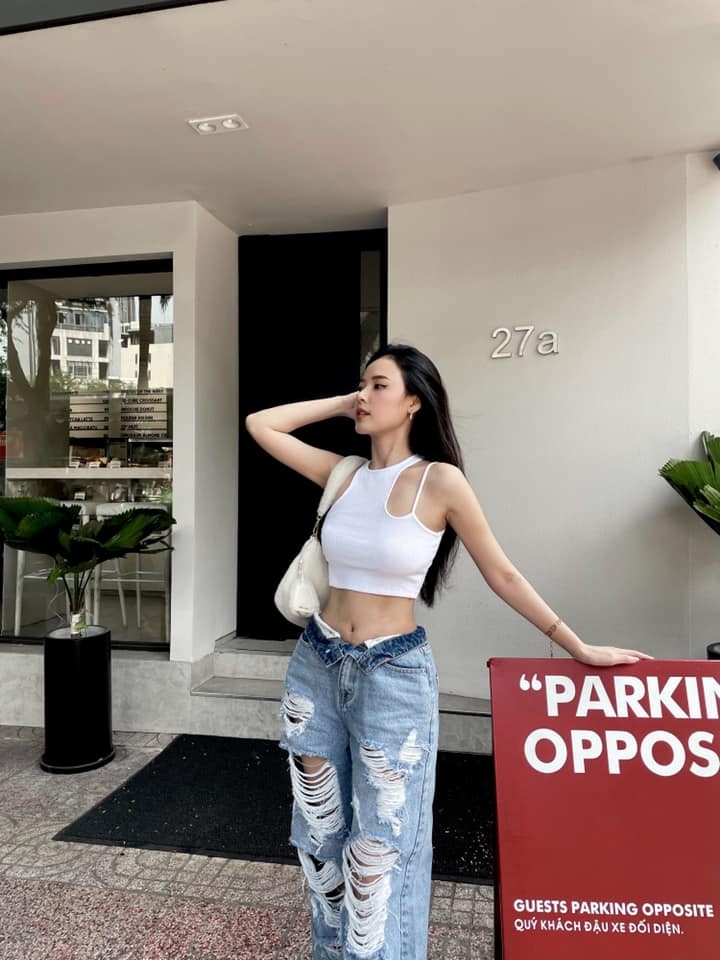 Midu xả ảnh phòng tập với chiếc áo ngắn cũn bó sát khoe body 'khét lẹt', CDM xuýt xoa - Ảnh 3