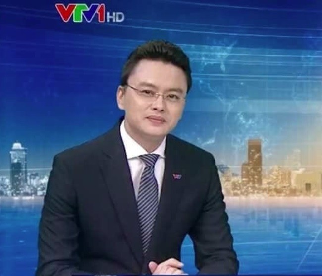 BTV Hữu Bằng ghi dấu ấn bởi lối dẫn điềm đạm, giọng đọc trầm ấm và phong cách tự tin mỗi khi lên sóng Thời sự 19h của VTV. Ảnh internet BTV Hữu Bằng ghi dấu ấn bởi lối dẫn điềm đạm, giọng đọc trầm ấm và phong cách tự tin mỗi khi lên sóng Thời sự 19h của VTV. Ảnh internet