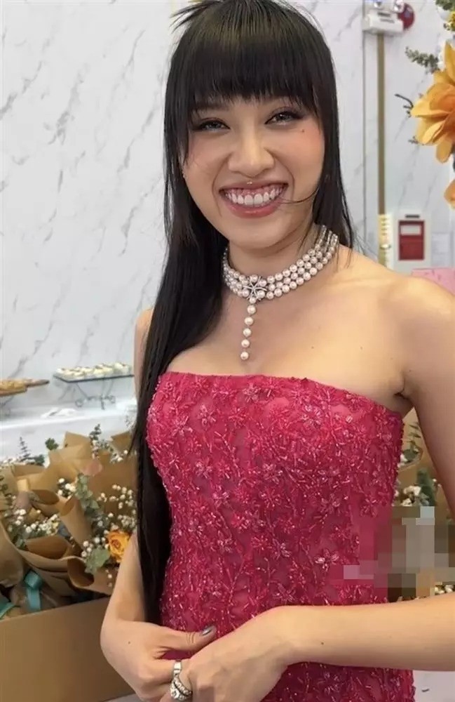 Thanh Thanh Huyền lộ khuyết điểm cười hở lợi qua camera thường. Ảnh internet Thanh Thanh Huyền lộ khuyết điểm cười hở lợi qua camera thường. Ảnh internet