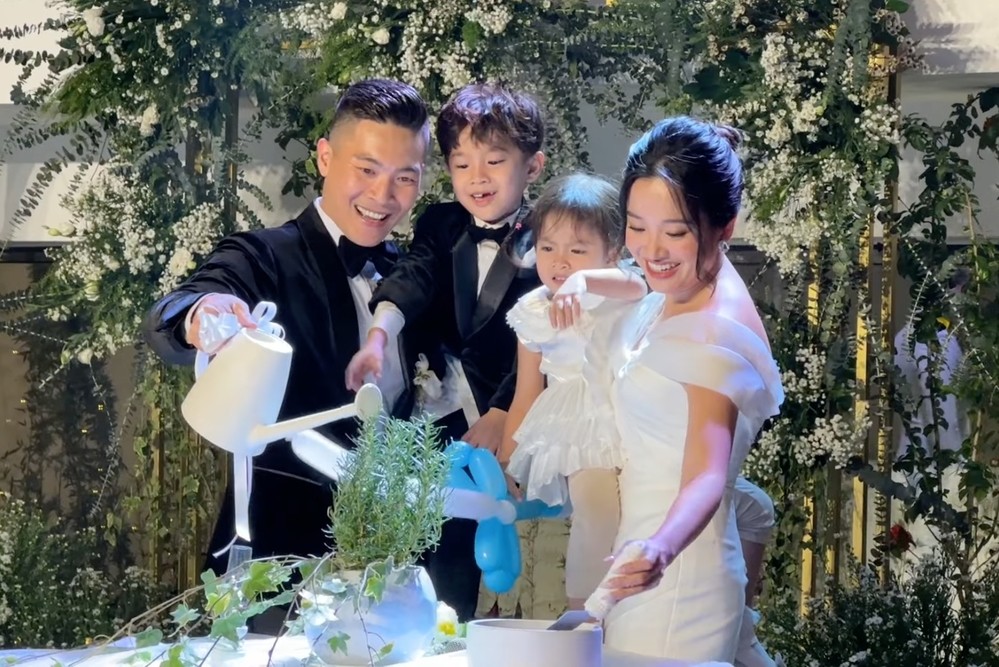 Vợ chồng Quốc Cơ - Hồng Phượng kỷ niệm 7 năm ngày cưới, vắng mặt Quốc Nghiệp - Ngọc Mai. Ảnh internet