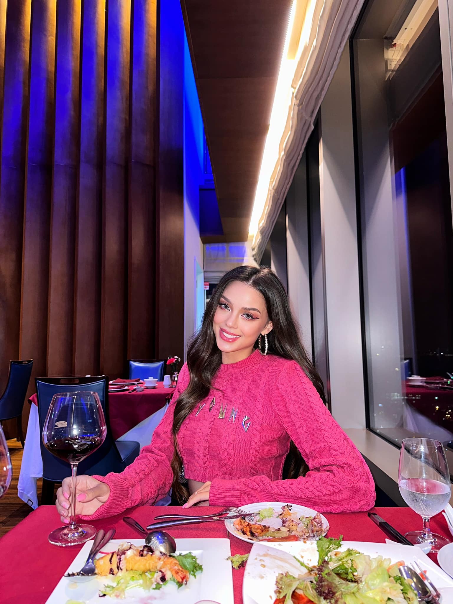 Vợ Tây của Bùi Tiến Dũng sinh năm 2000, người Ukraine được mệnh danh là 1 trong những nàng Wags xinh đẹp, nóng bỏng nhất của bóng đá Việt. Ảnh FBNV