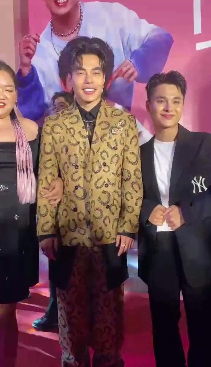 Dù đã được khắc phục nhưng Lê Dương Bảo Lâm vẫn không được thoải mái. Ảnh internet