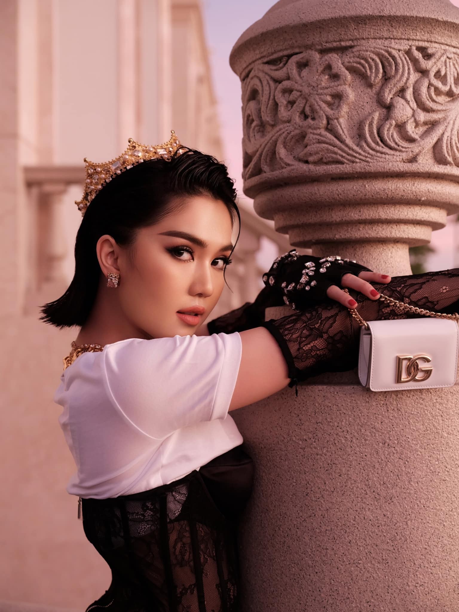 Khoe ảnh cực chất, Ngọc Trinh bị CDM 'bóc phốt' photoshop quá đà - Ảnh 2