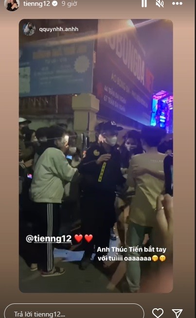 Hoa hậu Thùy Tiên được lực lượng an ninh đưa ra ngoài xe. Ảnh cắt từ clip Hoa hậu Thùy Tiên được lực lượng an ninh đưa ra ngoài xe. Ảnh cắt từ clip