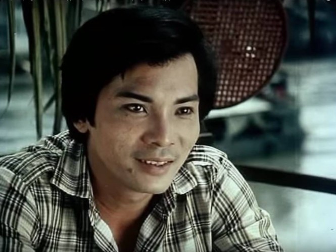 Thương Tín sinh năm 1956, ông là một trong những tài tử nổi danh một thời thập niên 1970 - 1990. Thời hoàng kim, cát xê của Thương Tín từng nhận được là 5, 6 chỉ tới 1 cây vàng cho một phim. Ảnh internet Thương Tín sinh năm 1956, ông là một trong những tài tử nổi danh một thời thập niên 1970 - 1990. Thời hoàng kim, cát xê của Thương Tín từng nhận được là 5, 6 chỉ tới 1 cây vàng cho một phim. Ảnh internet