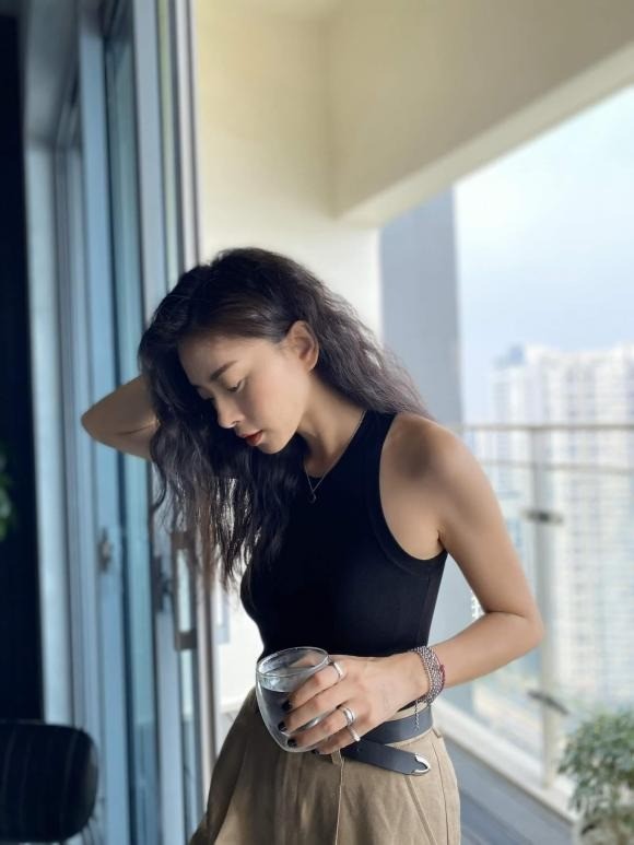 Vóc dáng thon thả đáng ngưỡng mộ của Ngô Thanh Vân. Ảnh FBNV Vóc dáng thon thả đáng ngưỡng mộ của Ngô Thanh Vân. Ảnh FBNV
