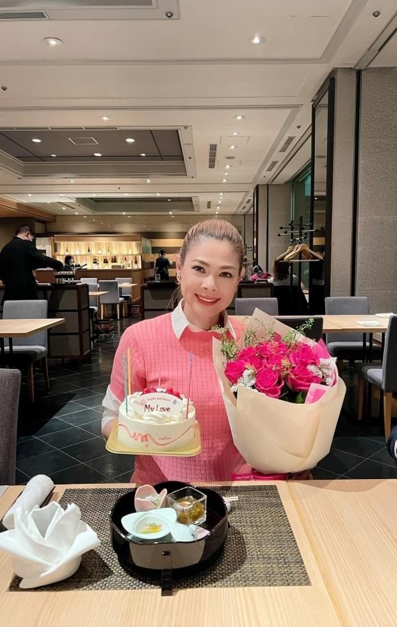 Thanh Thảo tổ chức sinh nhật bên chồng và ái nữ, nhan sắc ngày càng thăng hạng - Ảnh 2 Thanh Thảo tổ chức sinh nhật bên chồng và ái nữ, nhan sắc ngày càng thăng hạng - Ảnh 2
