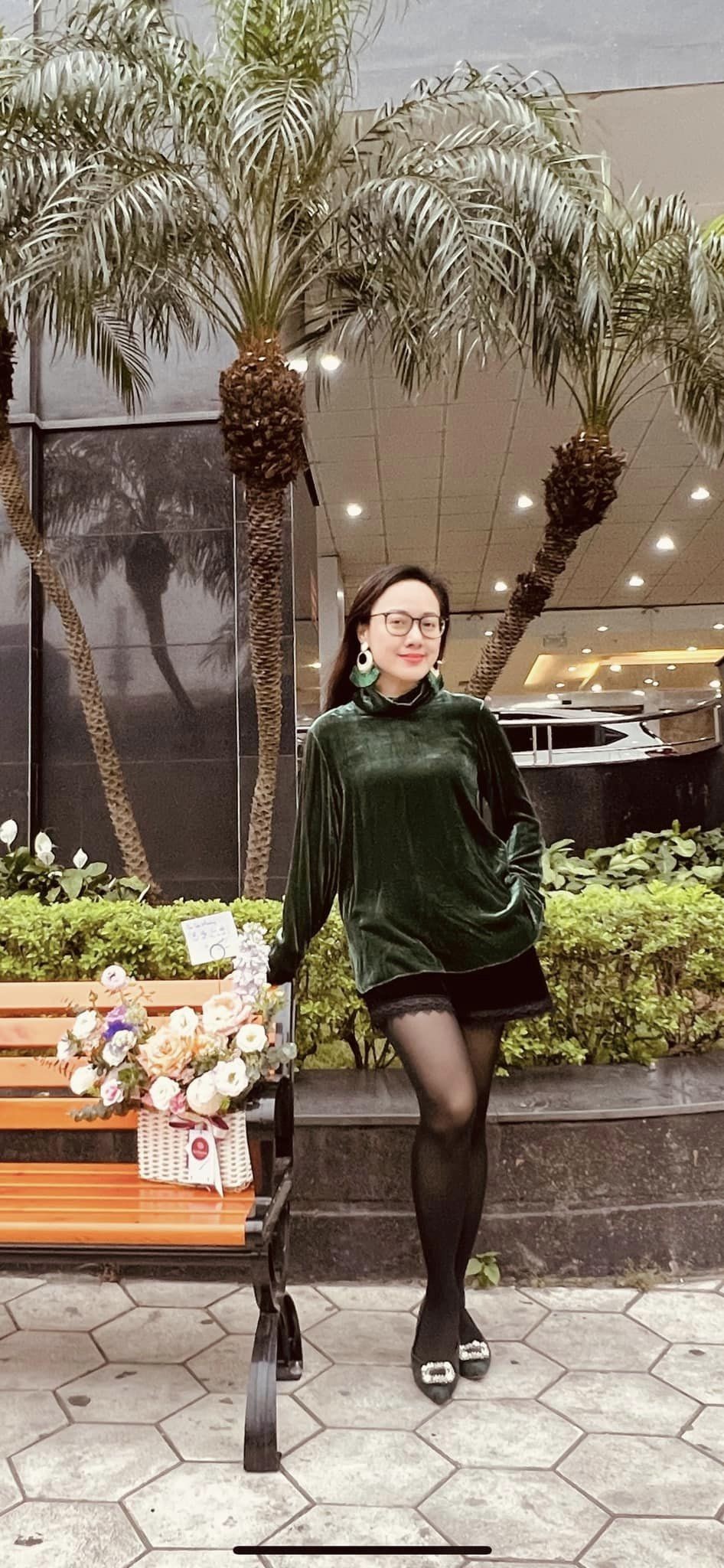 BTV Hoài Anh ngày càng 'lão hóa ngược', nhan sắc tuổi U50 khiến CDM khen hết lời 4 BTV Hoài Anh ngày càng 'lão hóa ngược', nhan sắc tuổi U50 khiến CDM khen hết lời 4