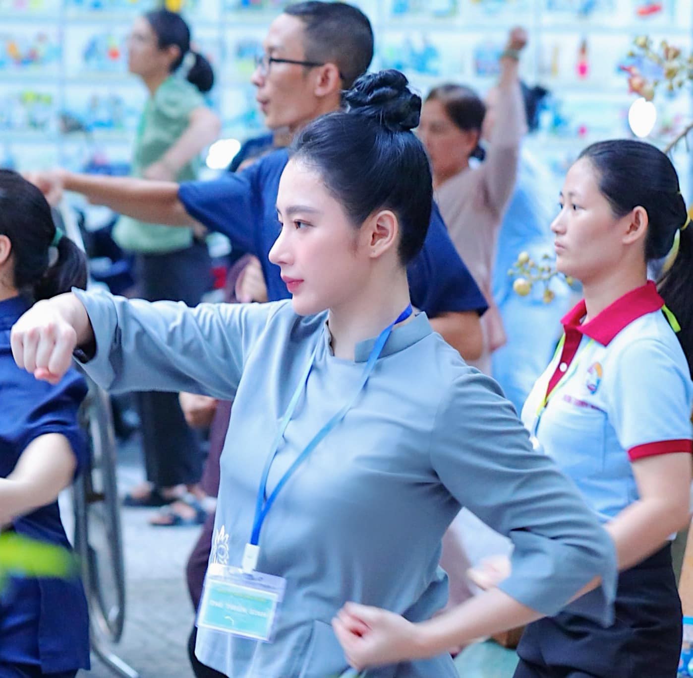 Tham gia khóa tu, Angela Phương Trinh đẹp phát sáng như thần tiên tỷ tỷ 2 Tham gia khóa tu, Angela Phương Trinh đẹp phát sáng như thần tiên tỷ tỷ 2