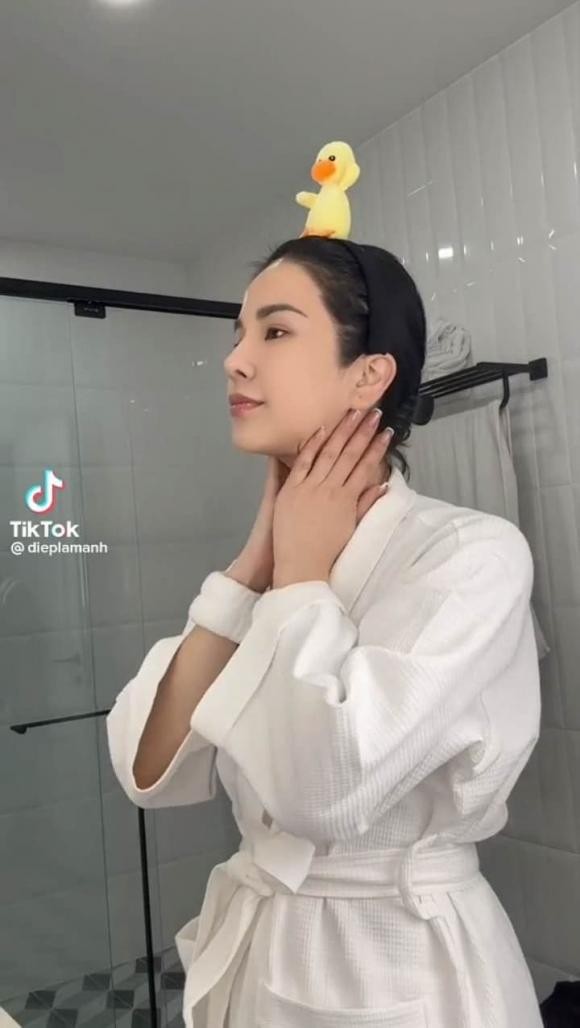 Diệp Lâm Anh tự tin khoe mặt mộc, nhan sắc thăng hạng sau biến cố hôn nhân với chồng đại gia 3 Diệp Lâm Anh tự tin khoe mặt mộc, nhan sắc thăng hạng sau biến cố hôn nhân với chồng đại gia 3
