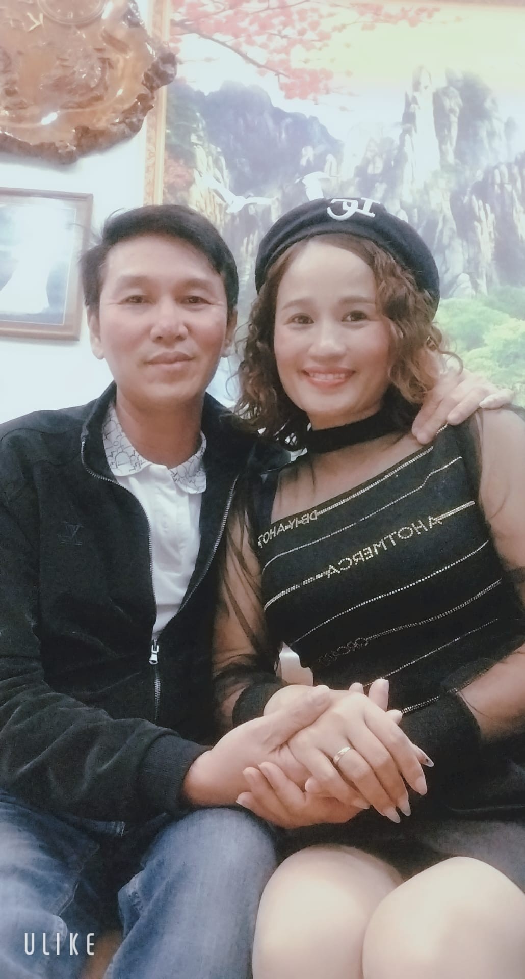 Lê Thị Dần đang có cuộc sống hôn nhân viên mãn bên chồng. Ảnh FBNV Lê Thị Dần đang có cuộc sống hôn nhân viên mãn bên chồng. Ảnh FBNV