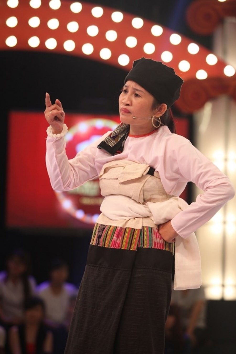 Lê Thị Dần từng là cái tên 'gây bão' MXH khi xuất hiện trong chương trình Thách Thức Danh Hài 2015. Ảnh internet Lê Thị Dần từng là cái tên 'gây bão' MXH khi xuất hiện trong chương trình Thách Thức Danh Hài 2015. Ảnh internet