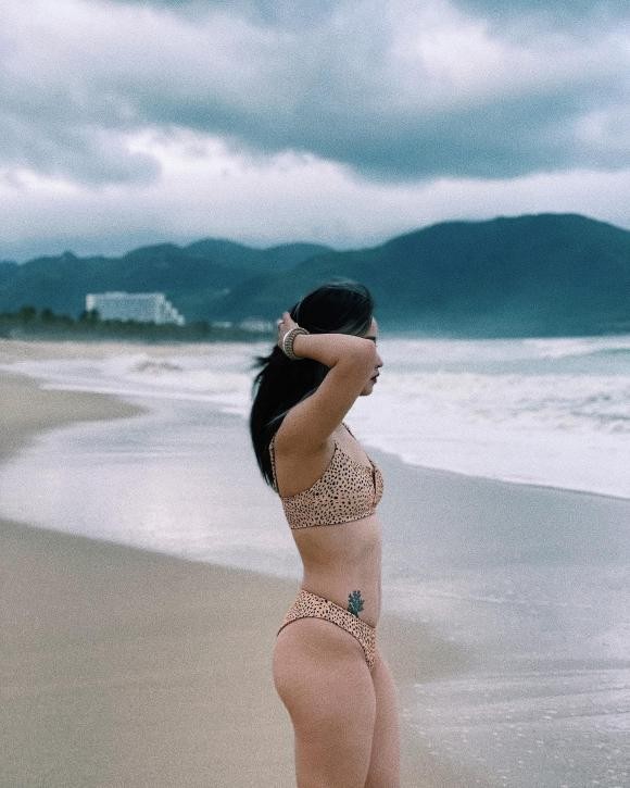 'Đệ nhất hot girl đời đầu' Mi Vân tái xuất, tung ảnh bên bãi biển nóng hơn cả thời tiết 40 độ C - Ảnh 1 'Đệ nhất hot girl đời đầu' Mi Vân tái xuất, tung ảnh bên bãi biển nóng hơn cả thời tiết 40 độ C - Ảnh 1