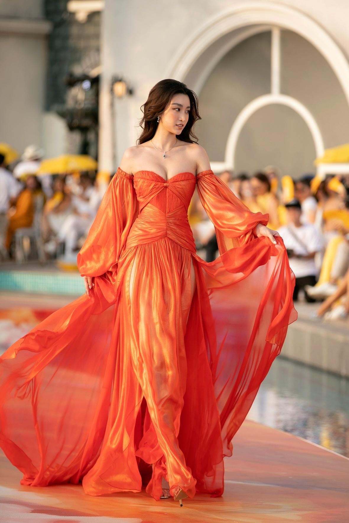 Hoa hậu Đỗ Mỹ Linh lộ diện bên chồng chủ tịch giữa tin đồn mang thai: Ngoại hình thay đổi - Ảnh 1