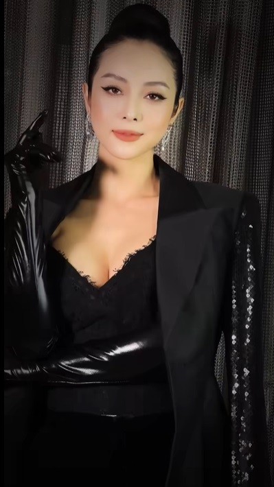 Jennifer Phạm ngày càng thăng hạng nhan sắc. Ảnh FBNV Jennifer Phạm ngày càng thăng hạng nhan sắc. Ảnh FBNV