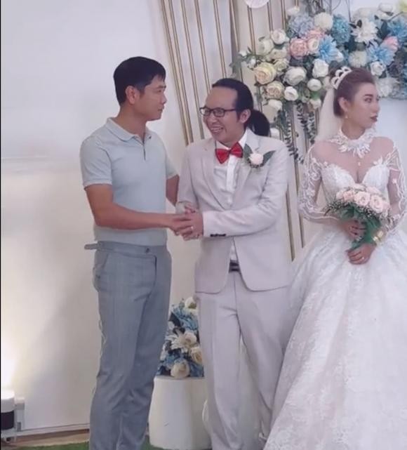 'Team qua đường' bắt trọn thái độ của Hồ Hoài Anh trong một sự kiện, ngoại hình có nhiều thay đổi 3 'Team qua đường' bắt trọn thái độ của Hồ Hoài Anh trong một sự kiện, ngoại hình có nhiều thay đổi 3