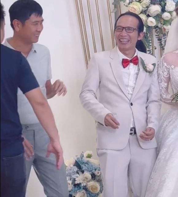 'Team qua đường' bắt trọn thái độ của Hồ Hoài Anh trong một sự kiện, ngoại hình có nhiều thay đổi 4 'Team qua đường' bắt trọn thái độ của Hồ Hoài Anh trong một sự kiện, ngoại hình có nhiều thay đổi 4