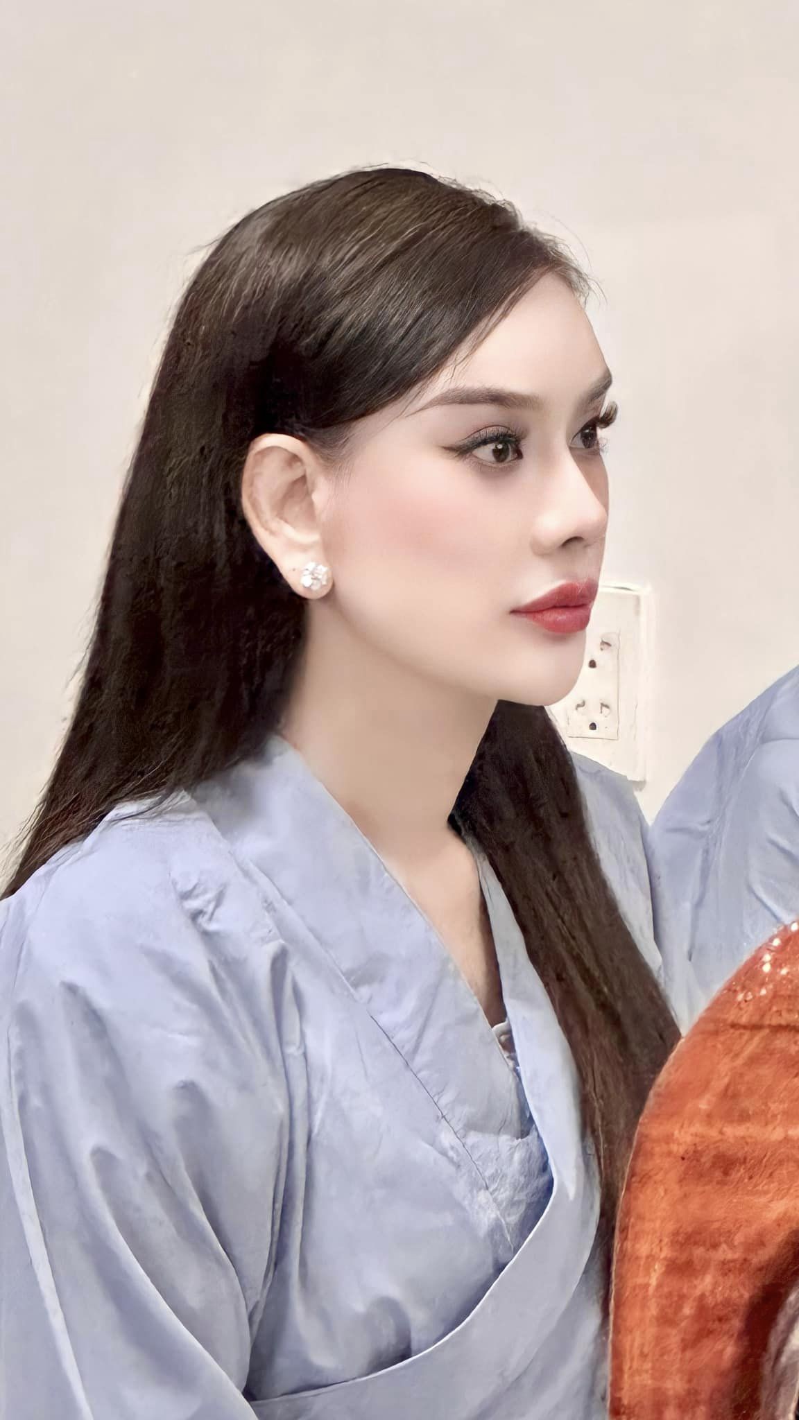Lâm Khánh Chi lên chùa đi tu tập hậu ồn ào, nhan sắc mới là tâm điểm 1 Lâm Khánh Chi lên chùa đi tu tập hậu ồn ào, nhan sắc mới là tâm điểm 1