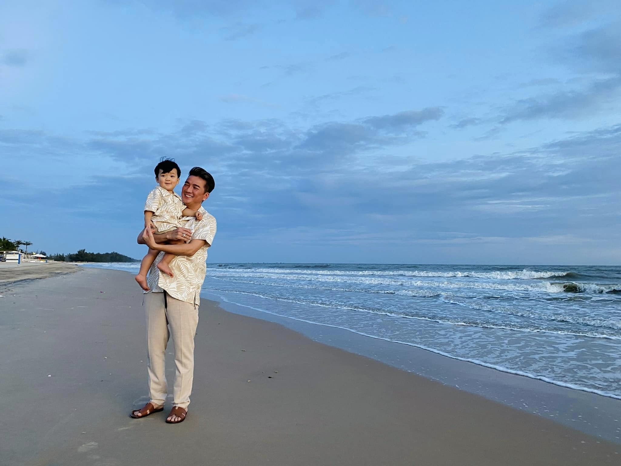 Đàm Vĩnh Hưng công khai 'người yêu', tuyên bố 'sẽ thương hoài ngàn năm': Danh tính bất ngờ 4 Đàm Vĩnh Hưng công khai 'người yêu', tuyên bố 'sẽ thương hoài ngàn năm': Danh tính bất ngờ 4