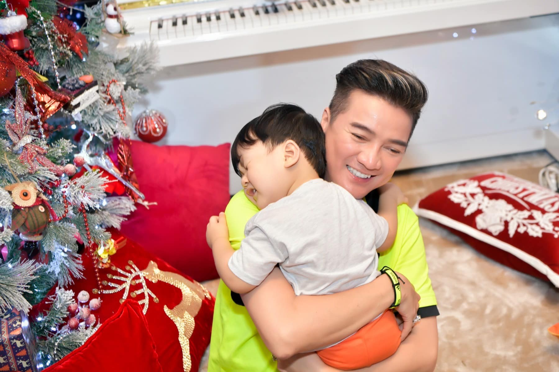 Đàm Vĩnh Hưng công khai 'người yêu', tuyên bố 'sẽ thương hoài ngàn năm': Danh tính bất ngờ 3 Đàm Vĩnh Hưng công khai 'người yêu', tuyên bố 'sẽ thương hoài ngàn năm': Danh tính bất ngờ 3