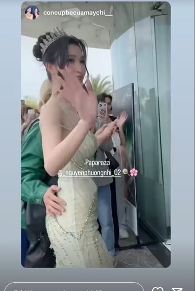 Thái độ siêu đáng yêu của Phương Nhi khi bị chụp lén 1 Thái độ siêu đáng yêu của Phương Nhi khi bị chụp lén 1