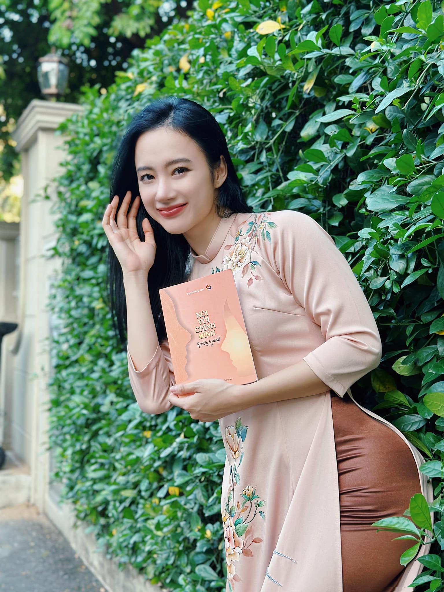 Angela Phương Trinh 'gây sốt' với khoảnh khắc cực ngoan hiền khác xa thời nổi loạn bất cần 5 Angela Phương Trinh 'gây sốt' với khoảnh khắc cực ngoan hiền khác xa thời nổi loạn bất cần 5