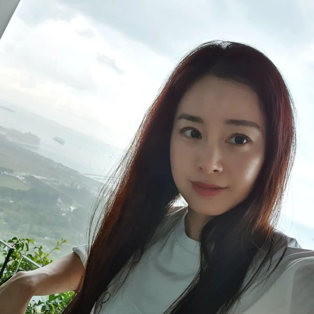 Kim Tae Hee zoom cận mặt khoe nhan sắc cực phẩm ở tuổi U50 1 Kim Tae Hee zoom cận mặt khoe nhan sắc cực phẩm ở tuổi U50 1