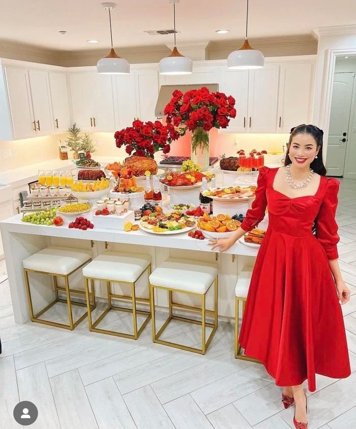 Hoa hậu Phạm Hương khoe cuộc sống xa hoa sau 5 năm rút khỏi showbiz lấy chồng đại gia 6 Hoa hậu Phạm Hương khoe cuộc sống xa hoa sau 5 năm rút khỏi showbiz lấy chồng đại gia 6