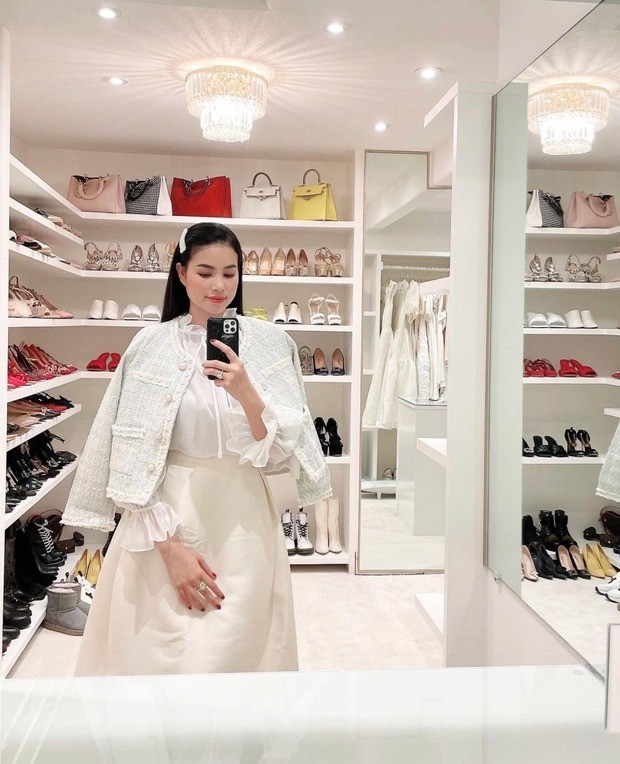 Hoa hậu Phạm Hương khoe cuộc sống xa hoa sau 5 năm rút khỏi showbiz lấy chồng đại gia 3 Hoa hậu Phạm Hương khoe cuộc sống xa hoa sau 5 năm rút khỏi showbiz lấy chồng đại gia 3