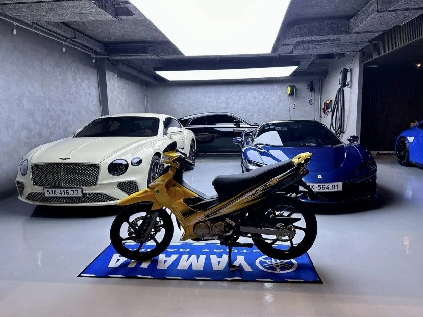 Ái nữ nhà Cường đô la tập xe đạp nhưng dân tình lại 'loá mắt' với dàn siêu xe kế bên - Ảnh 4