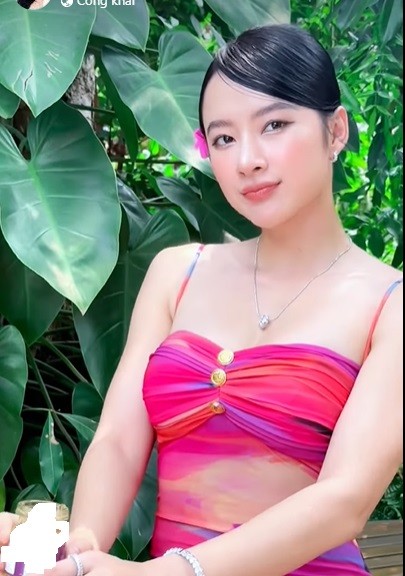 Nhan sắc ngày càng thăng hạng của Angela Phương Trinh. Ảnh FBNV Nhan sắc ngày càng thăng hạng của Angela Phương Trinh. Ảnh FBNV