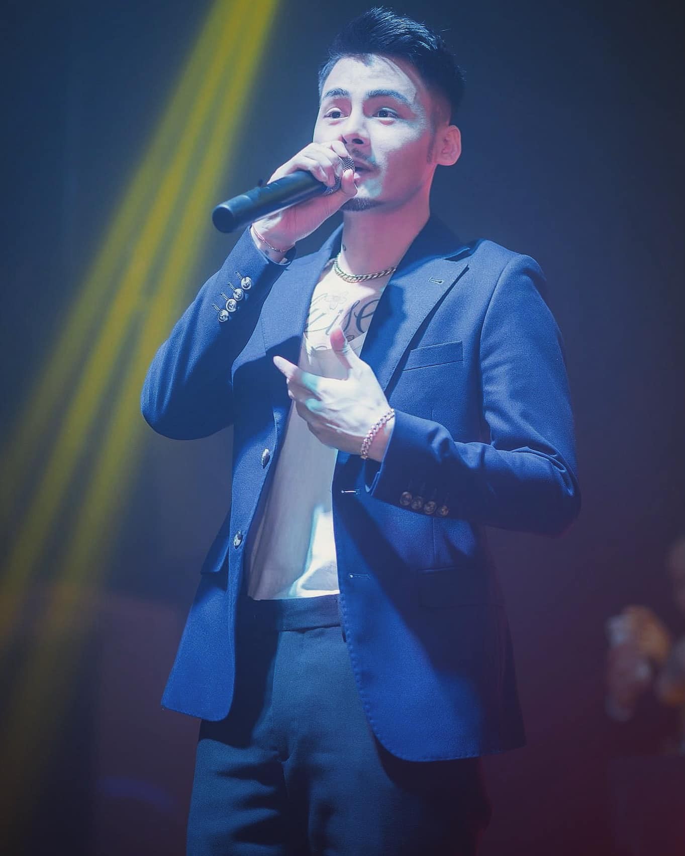 'Hiện tượng mạng' Hoa Vinh xuất hiện với diện mạo khác lạ, CDM xuýt xoa - Ảnh 2