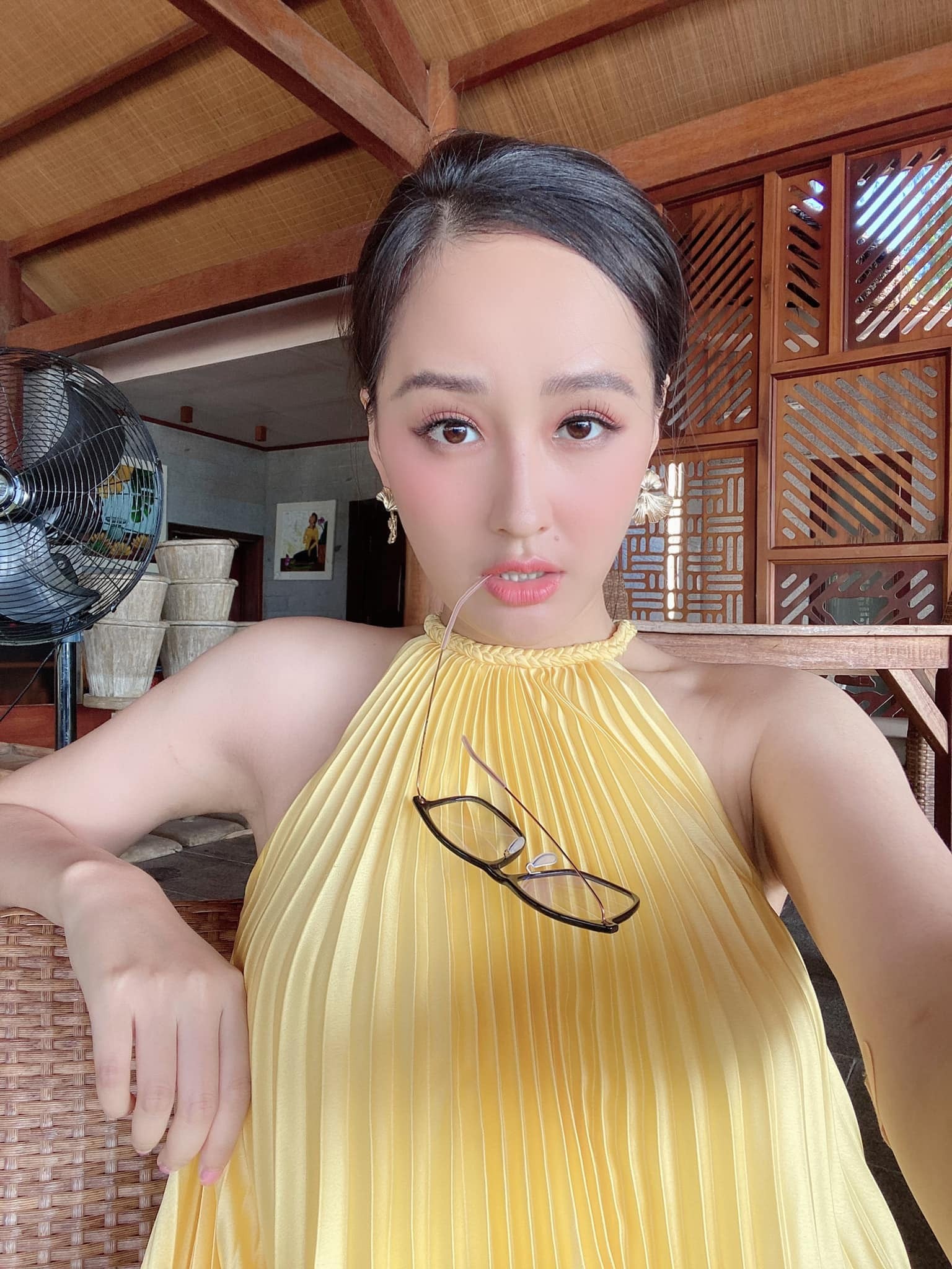 Hoa hậu Mai Phương Thúy zoom cận nhan sắc tuổi 35, 1 chi tiết khiến CDM phải trầm trồ 3 Hoa hậu Mai Phương Thúy zoom cận nhan sắc tuổi 35, 1 chi tiết khiến CDM phải trầm trồ 3