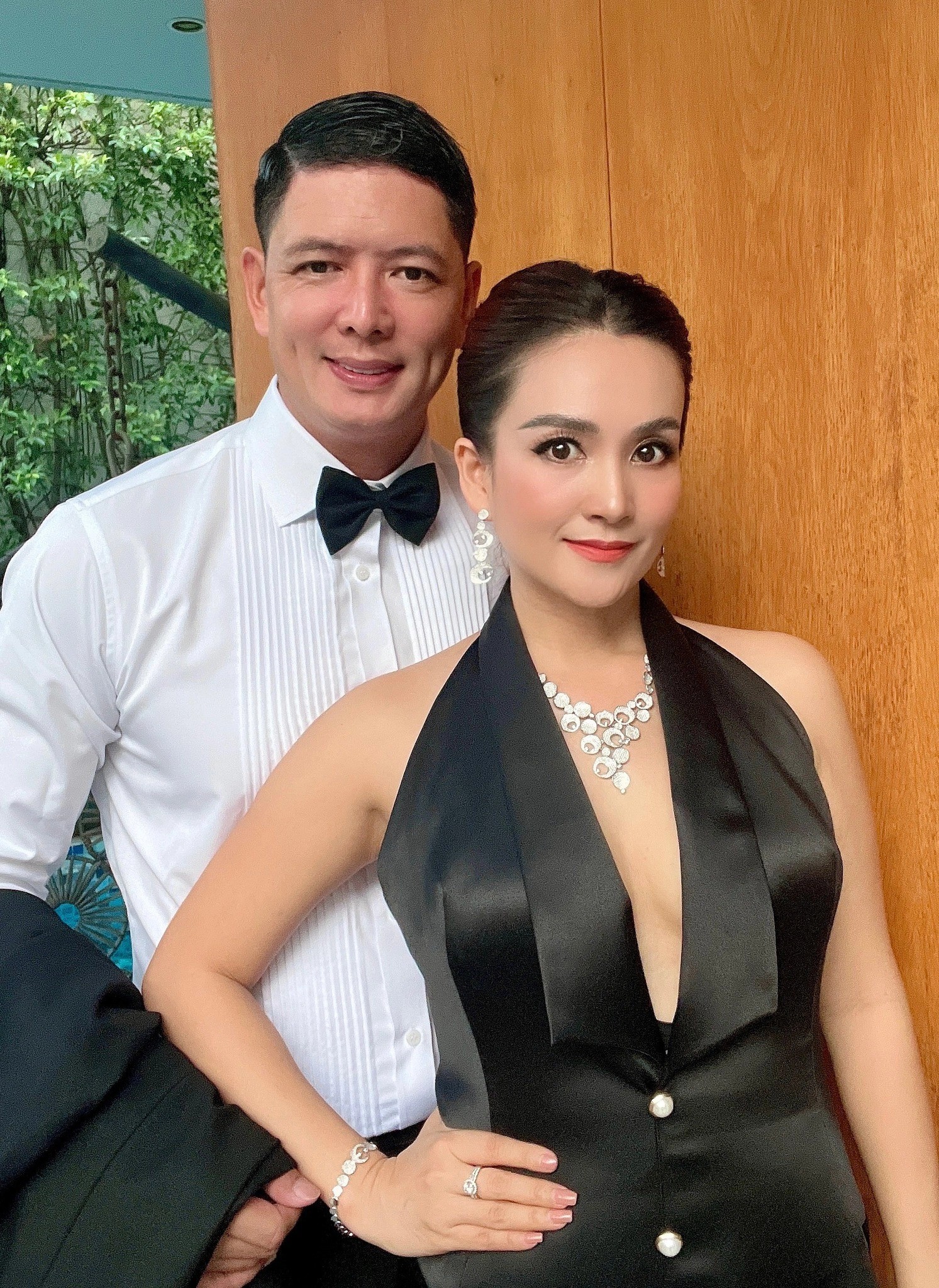 Vợ doanh nhân của Bình Minh trẻ trung, thăng hạng nhan sắc, không còn lép vế khi đứng cạnh chồng trẻ - Ảnh 3