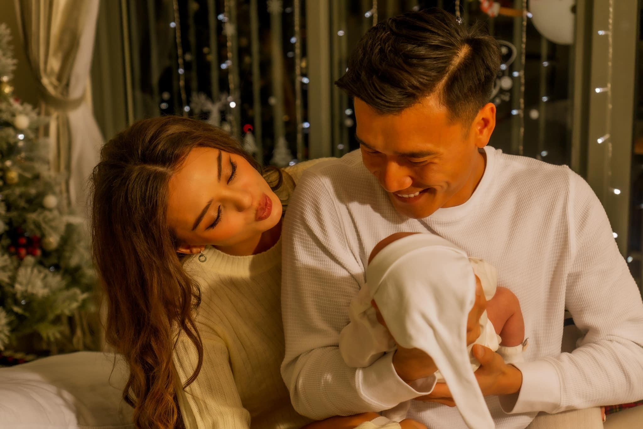 Vợ Tây Bùi Tiến Dũng trở lại sàn diễn sau 5 tháng sinh con, sắc vóc đáng ngưỡng mộ 5 Vợ Tây Bùi Tiến Dũng trở lại sàn diễn sau 5 tháng sinh con, sắc vóc đáng ngưỡng mộ 5