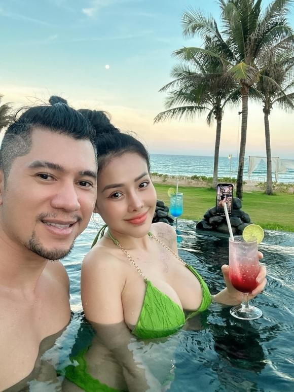 Lương Bằng Quang than thở ế show, CDM chỉ tập trung vào Ngân 98 đứng bên cạnh - Ảnh 4 Lương Bằng Quang than thở ế show, CDM chỉ tập trung vào Ngân 98 đứng bên cạnh - Ảnh 4