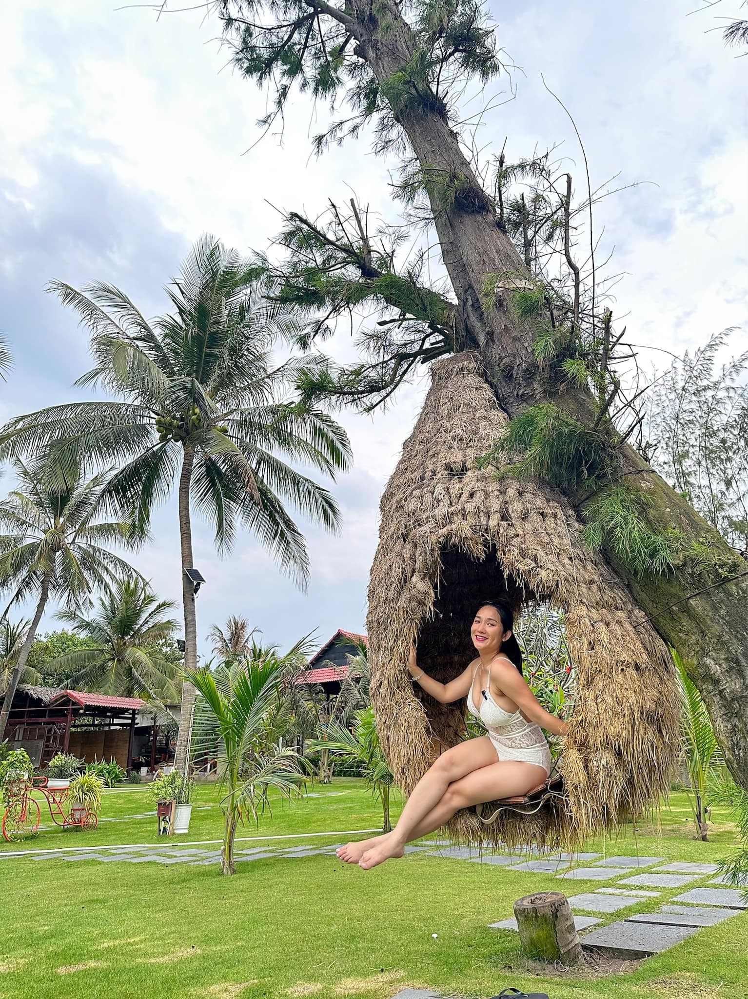 Bất chấp tuổi tác, Cát Tường tung ảnh nóng hơn cả thời tiết 40 độ, đáp trả cực gắt khi bị CDM chê - Ảnh 2