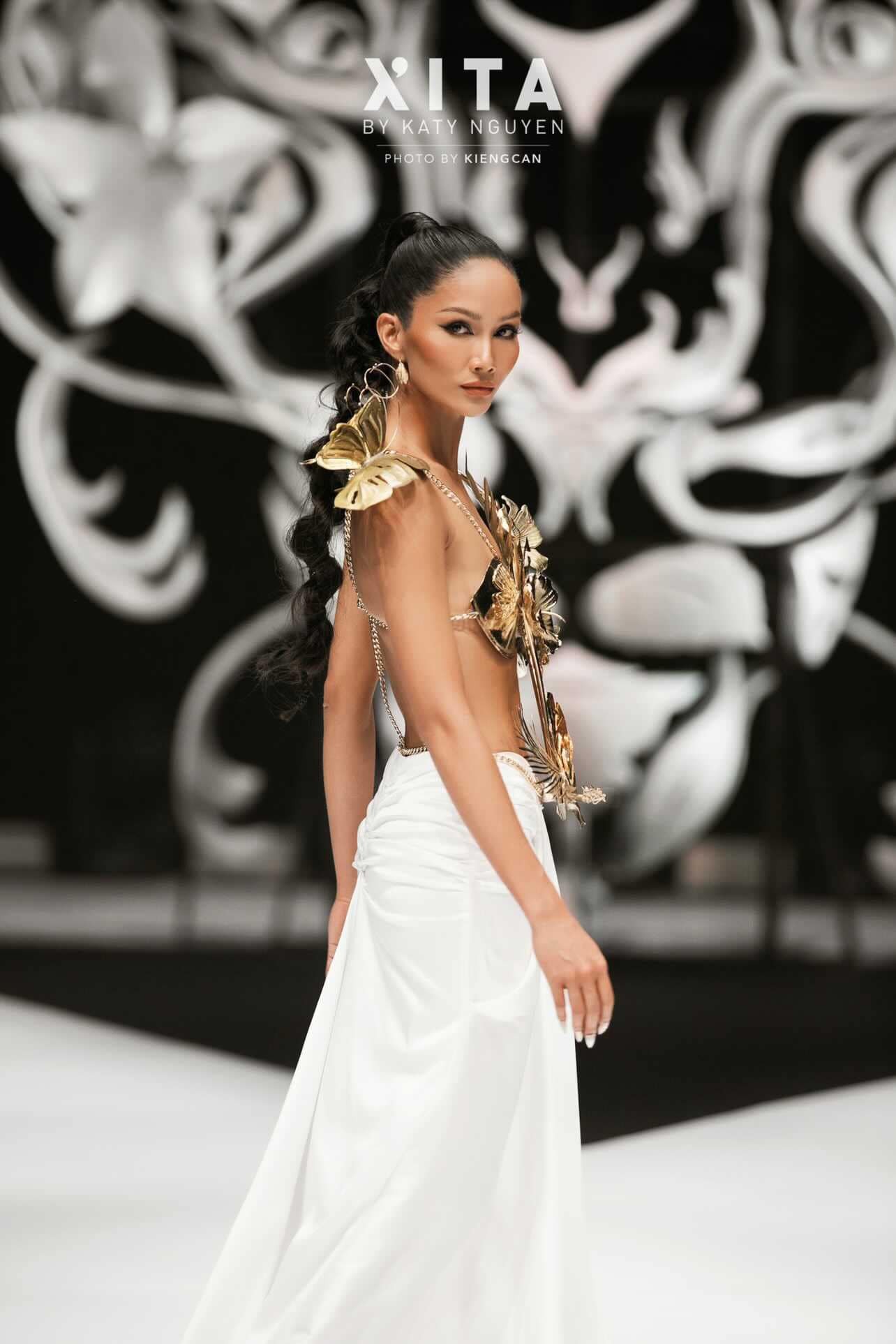 CDM ngỡ ngàng trước hình ảnh già nua của H'Hen Niê - Ảnh 3