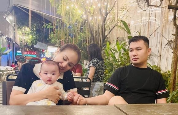 Hot girl 'Nhật ký Vàng Anh' lọt ống kính 'team qua đường': Nhan sắc qua camera thường gây chú ý - Ảnh 2 Hot girl 'Nhật ký Vàng Anh' lọt ống kính 'team qua đường': Nhan sắc qua camera thường gây chú ý - Ảnh 2