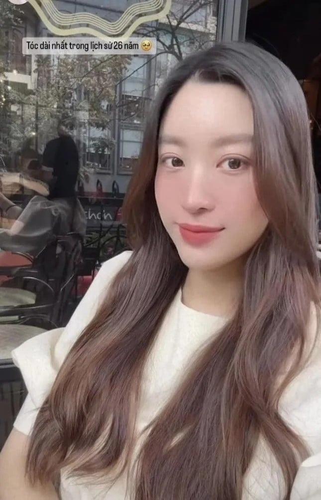 Đỗ Mỹ Linh zoom cận mặt khoe làn da đẹp không tì vết: Nhan sắc có nhiều thay đổi giữa tin đồn mang thai - Ảnh 1 Đỗ Mỹ Linh zoom cận mặt khoe làn da đẹp không tì vết: Nhan sắc có nhiều thay đổi giữa tin đồn mang thai - Ảnh 1