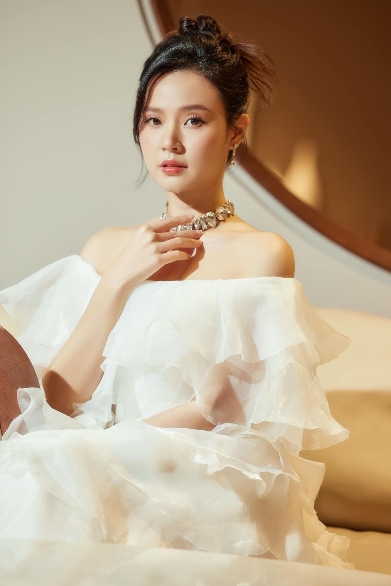 Xuýt xoa trước vòng eo con kiến của Midu, nhan sắc mới là tâm điểm 2 Xuýt xoa trước vòng eo con kiến của Midu, nhan sắc mới là tâm điểm 2