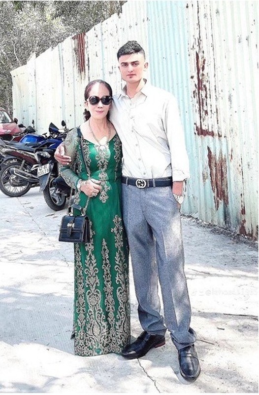 Sau 3 năm về chung một nhà, cô dâu Nguyễn Thị Hoa và chồng vẫn mặn nồng. Ảnh internet Sau 3 năm về chung một nhà, cô dâu Nguyễn Thị Hoa và chồng vẫn mặn nồng. Ảnh internet