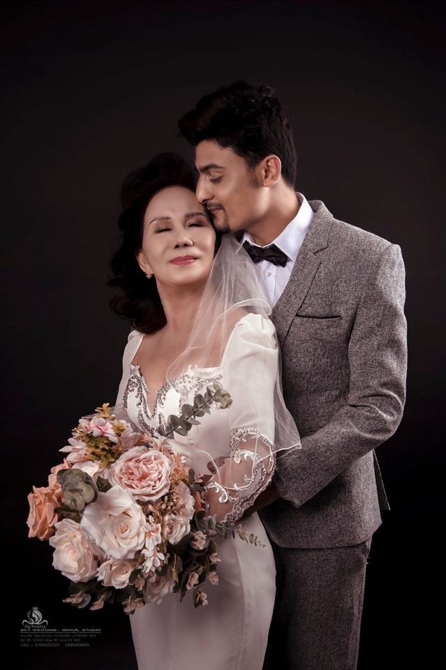 'Cô dâu 65 tuổi' và 'chú rể 24 tuổi' tung ảnh tình tứ bên nhau, nhan sắc gây chú ý sau 3 năm cưới - Ảnh 1 'Cô dâu 65 tuổi' và 'chú rể 24 tuổi' tung ảnh tình tứ bên nhau, nhan sắc gây chú ý sau 3 năm cưới - Ảnh 1