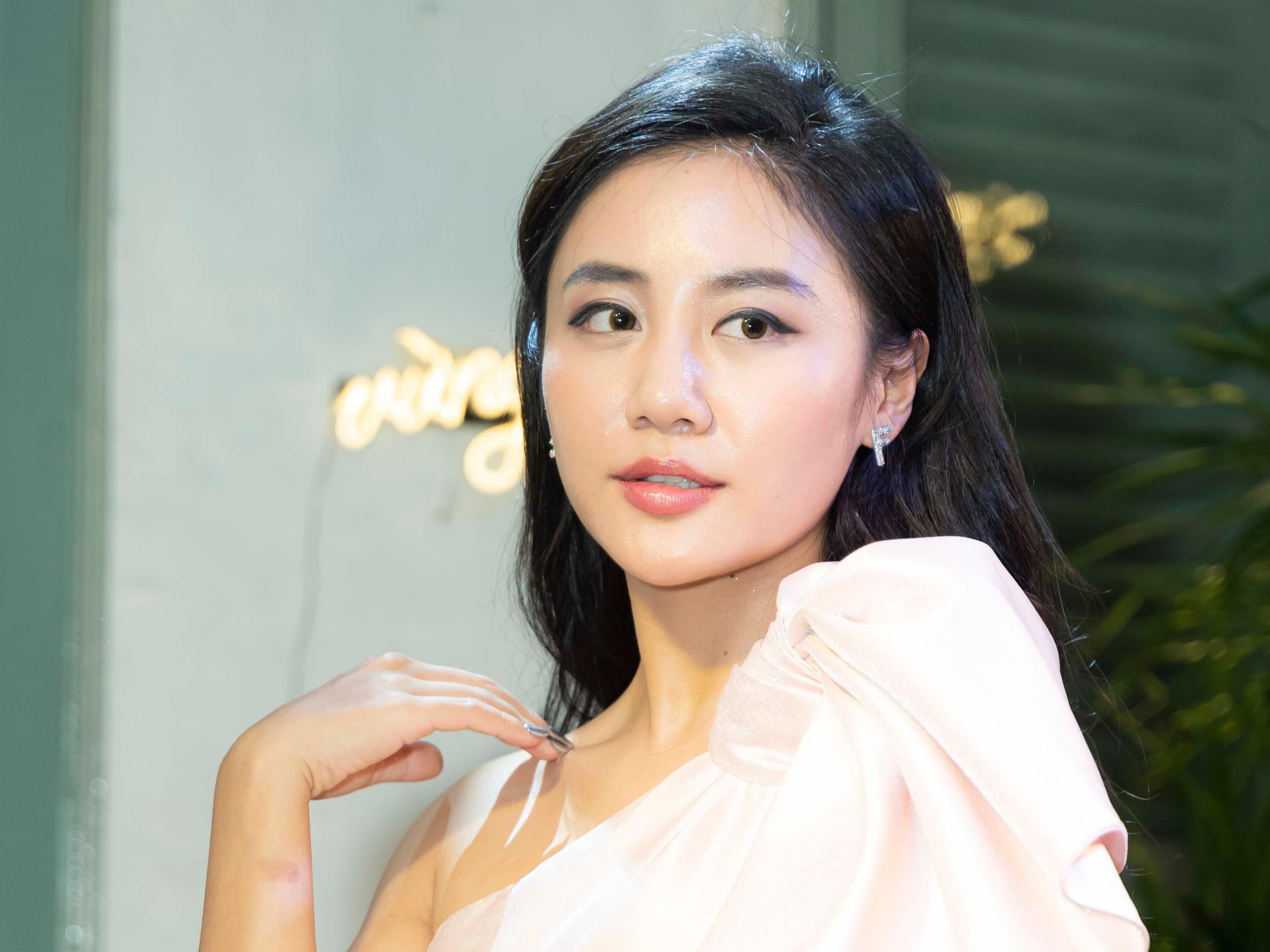 Văn Mai Hương bị bạn thân 'bóc phốt' giữa buổi họp báo - Ảnh 1