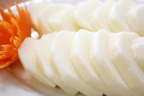 Loại củ rẻ tiền đổ đống ngoài chợ vào mùa hè ít người mua nhưng đem lại lợi ích không ngờ - Ảnh 1