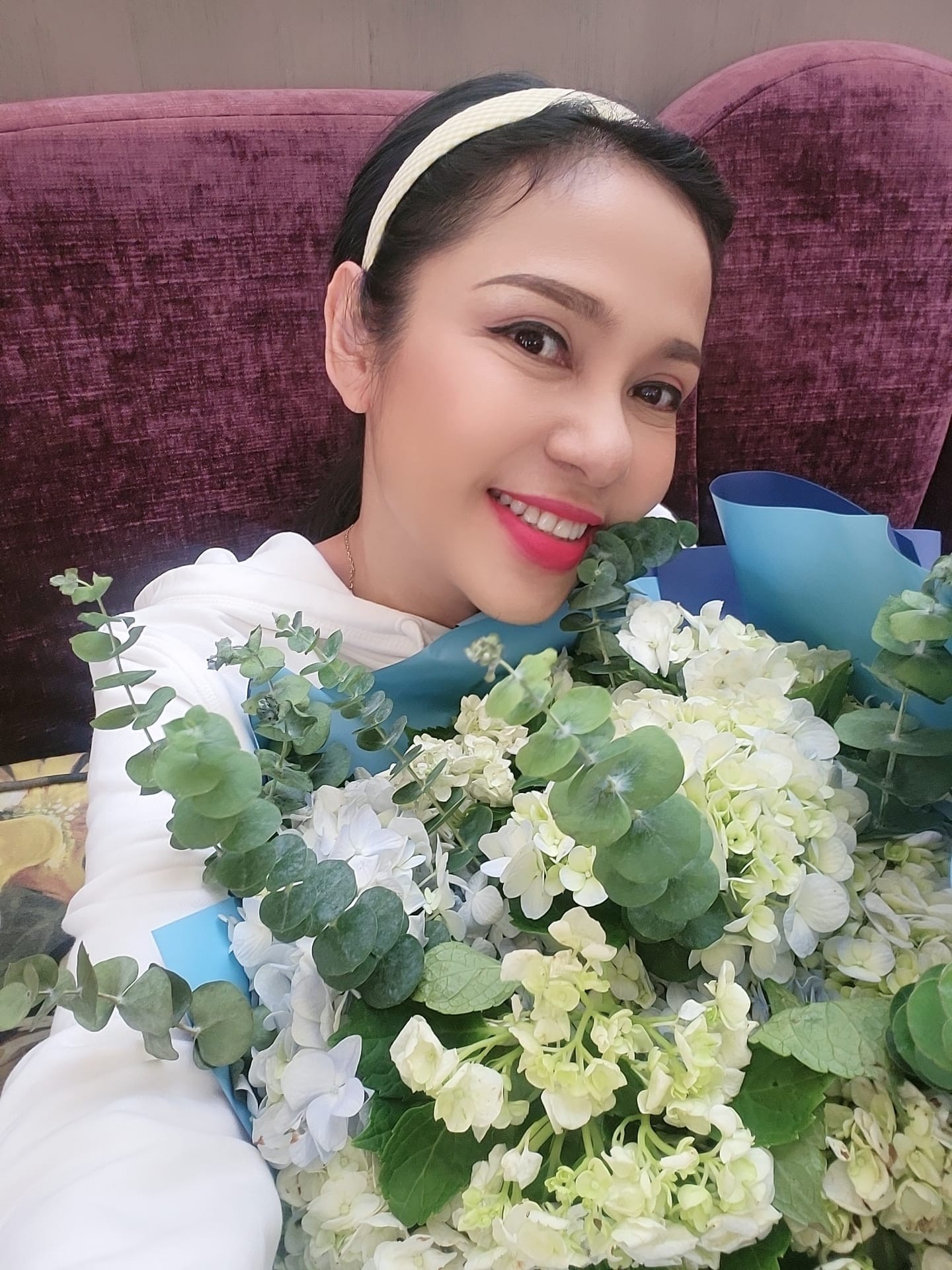 Nhan sắc rạng rỡ lão hóa ngược của Việt Trinh ở tuổi 51. Ảnh FBNV